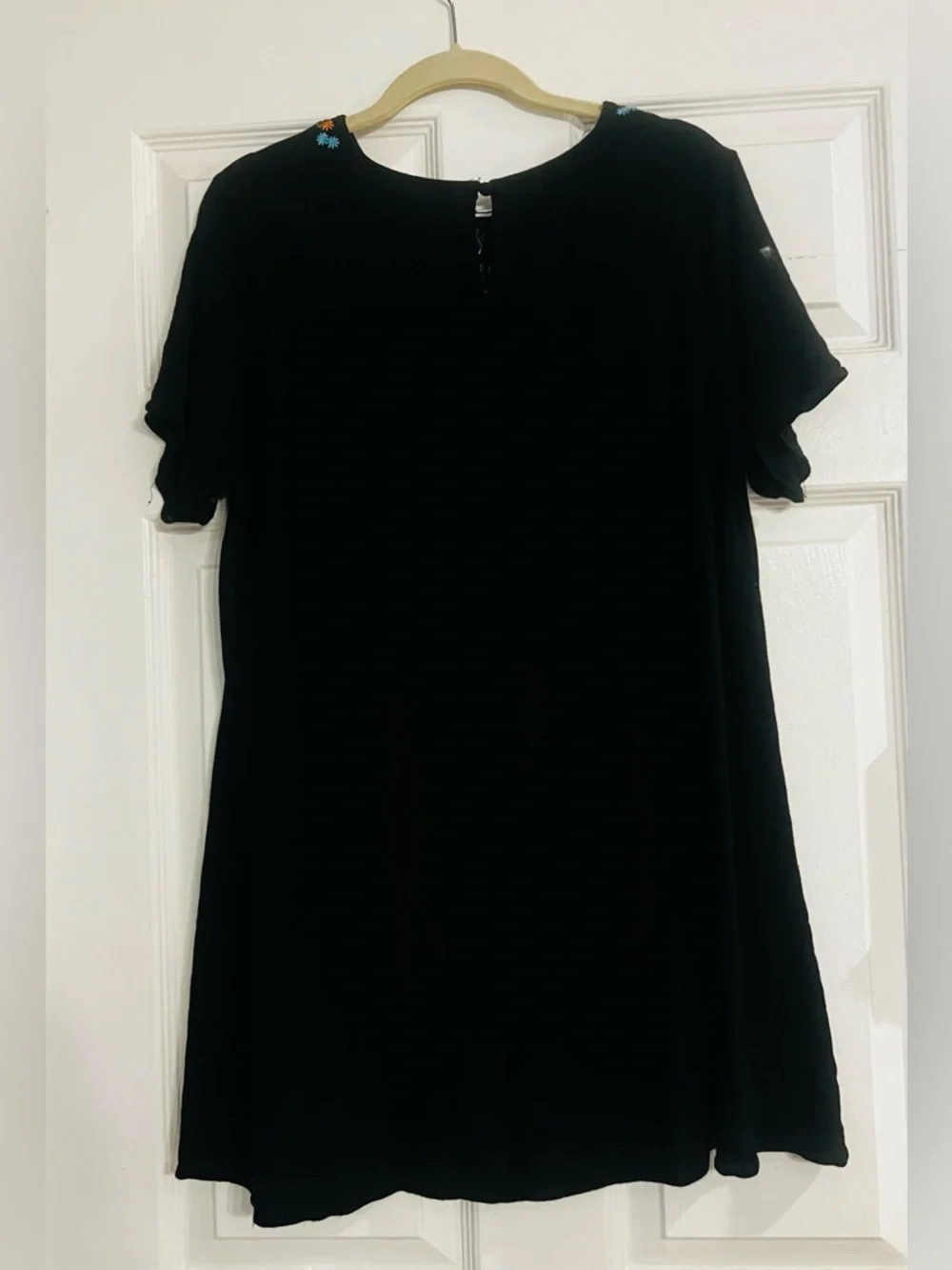 A Beautiful Soul Black Floral Embroidered Dress‎ Sz A L 100% Rayon Above Knee